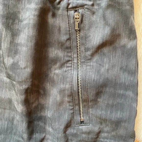 Athleta athletic green and black high waisted shorts - Picture 4 of 8